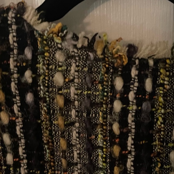 CABI- Beautiful cropped blazer in size Medium - Picture 6 of 16